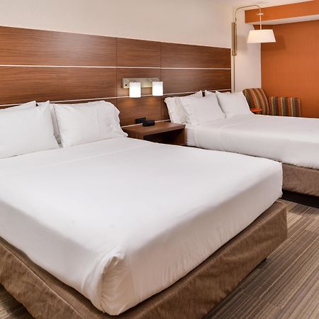 Holiday Inn Express Westley By Ihg Eksteriør billede