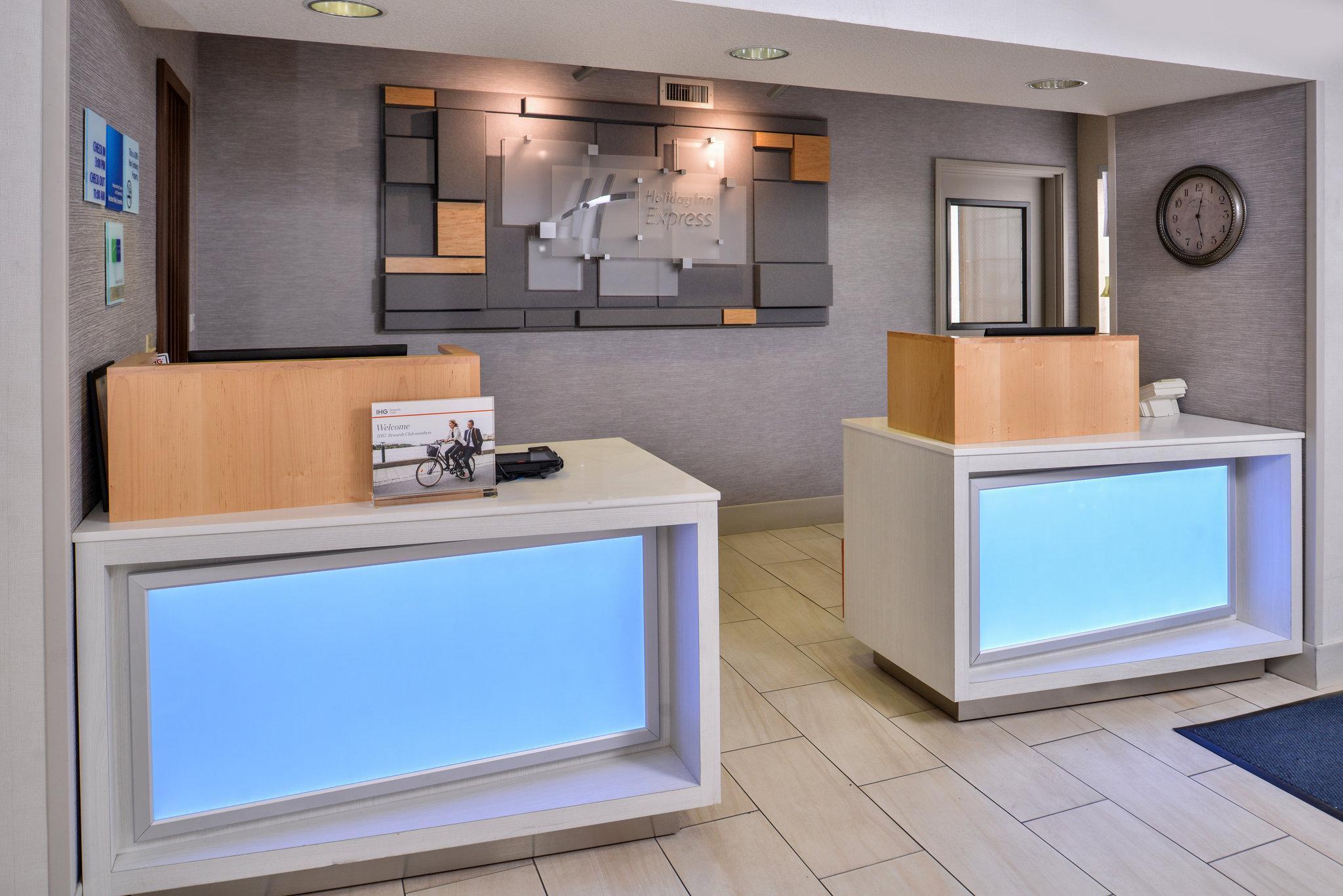 Holiday Inn Express Westley By Ihg Eksteriør billede