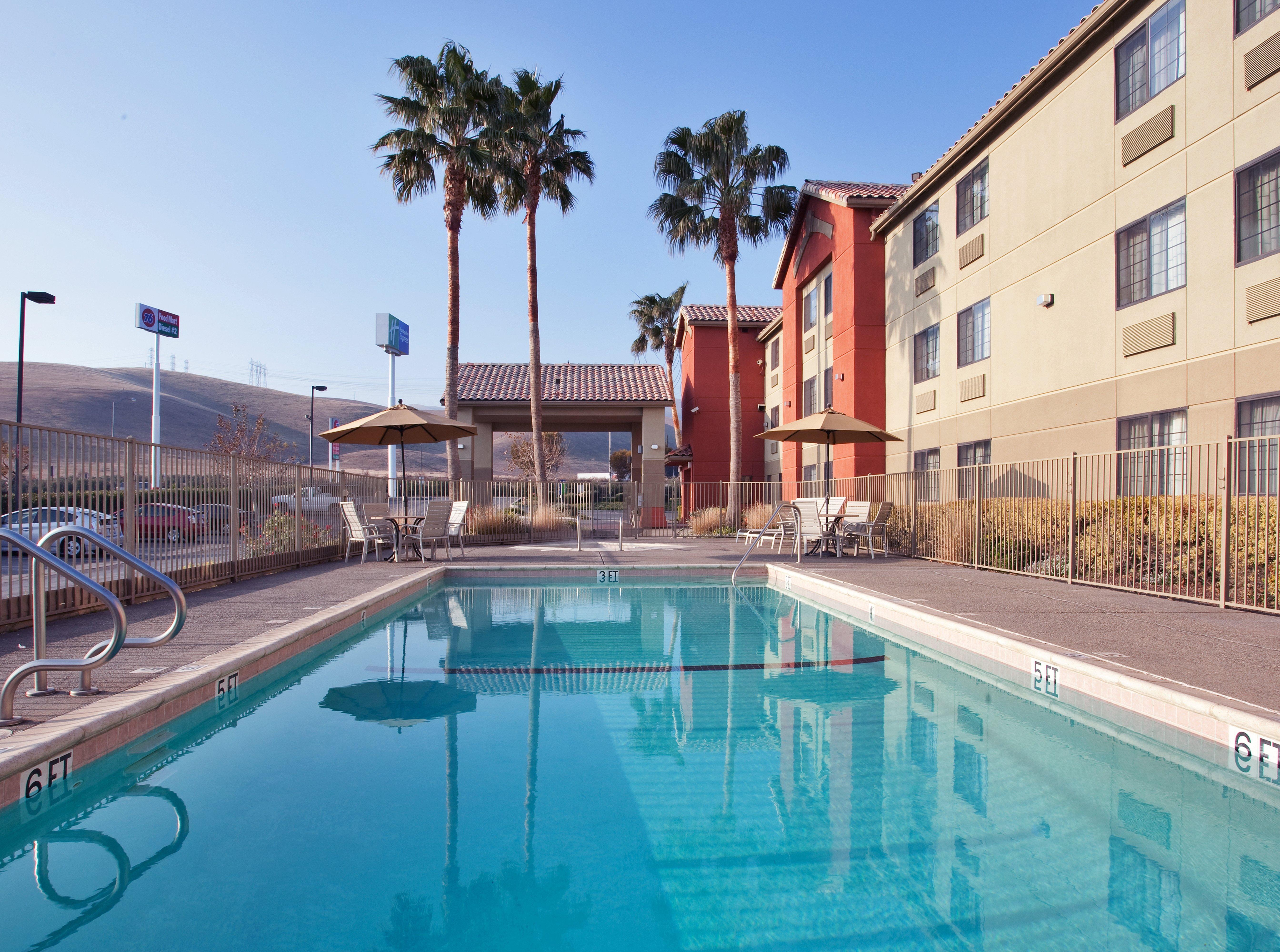 Holiday Inn Express Westley By Ihg Eksteriør billede