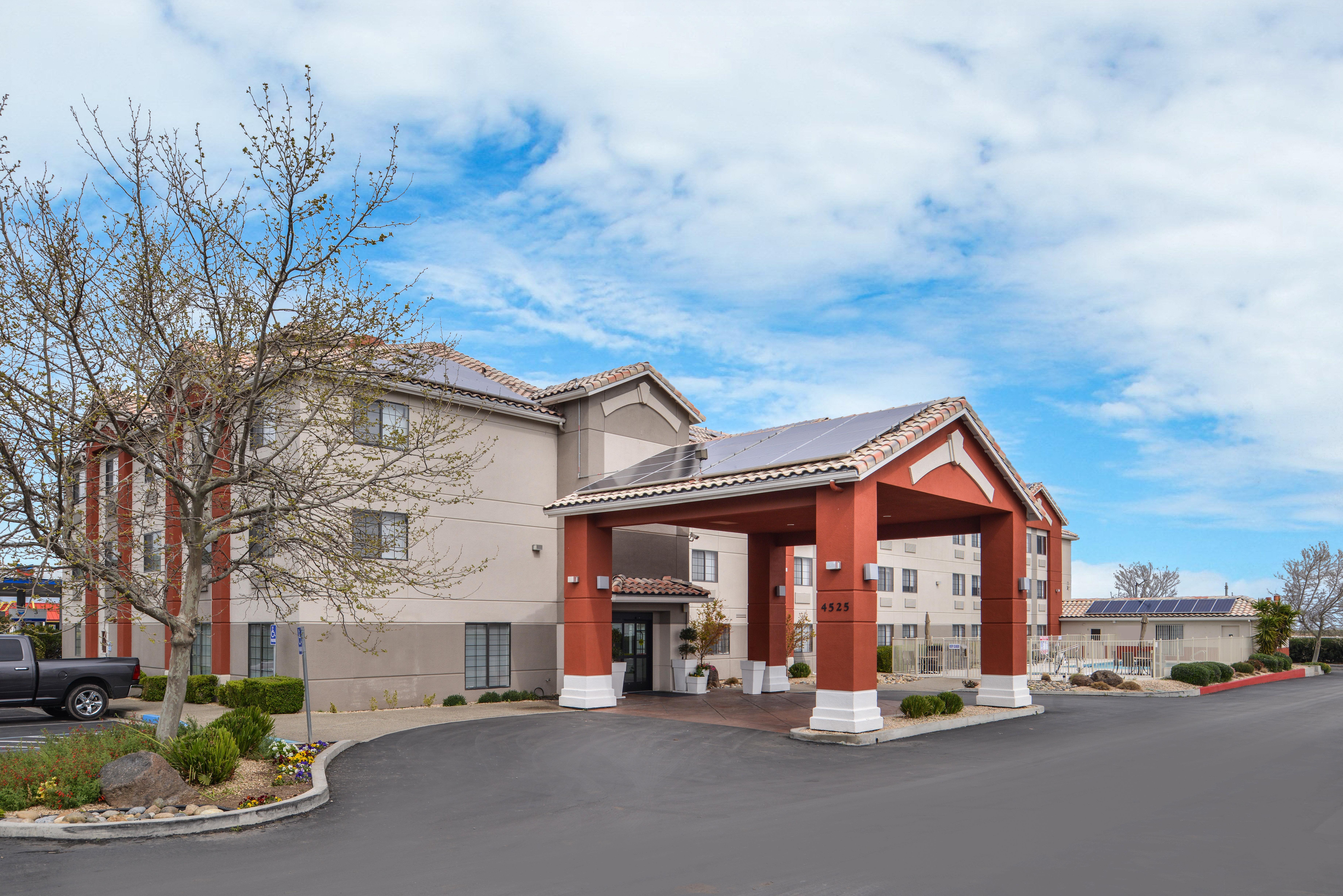 Holiday Inn Express Westley By Ihg Eksteriør billede
